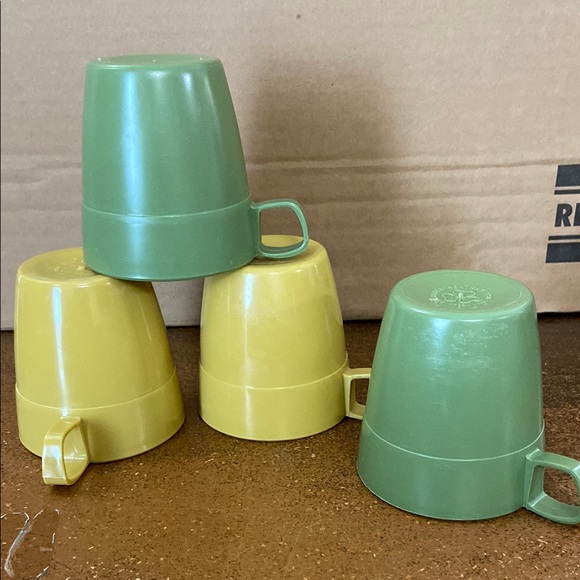 Vintage Shamrock Neatway Plastic Mugs Camp Cups Set of 4 mid century modern - Picture 1 of 5